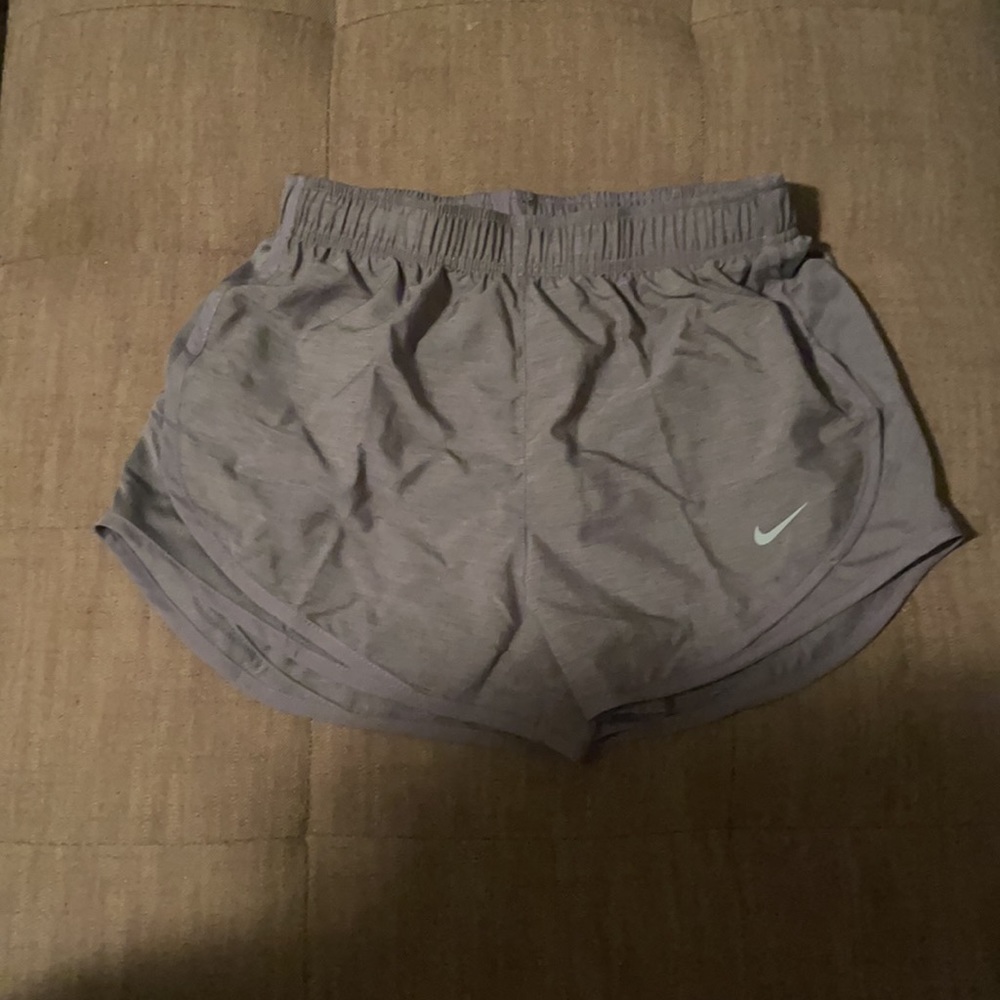 Nike - Picture 2 of 5
